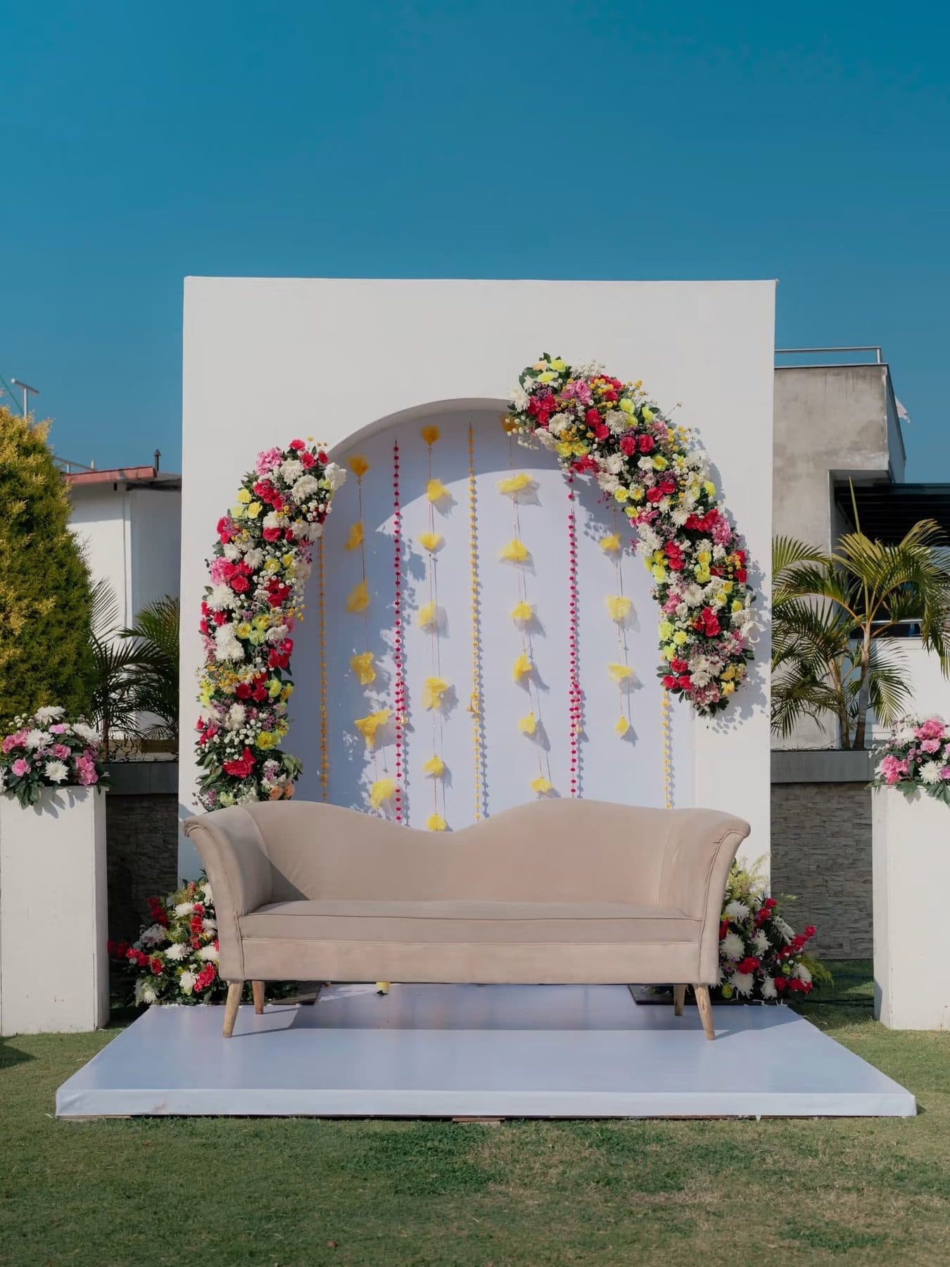 Floral Roots & Decor arch backdrop styling detail