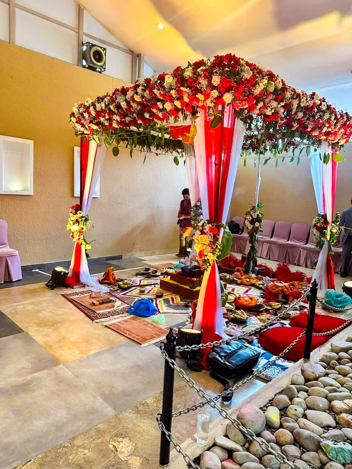 Mandap decoration by Floral Roots & Decor